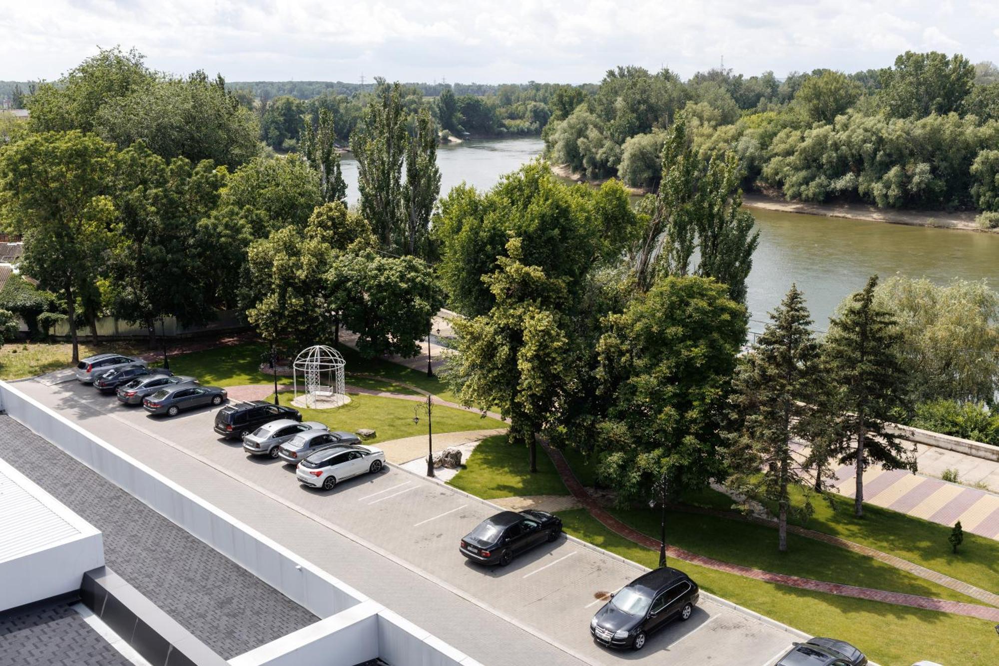 Park Hotel Tiraspol Exterior photo